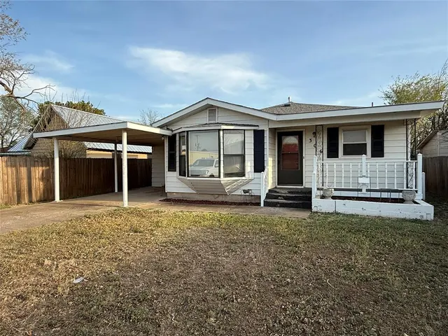 Front exterior — 306 10th Street, Snyder, OK 73566