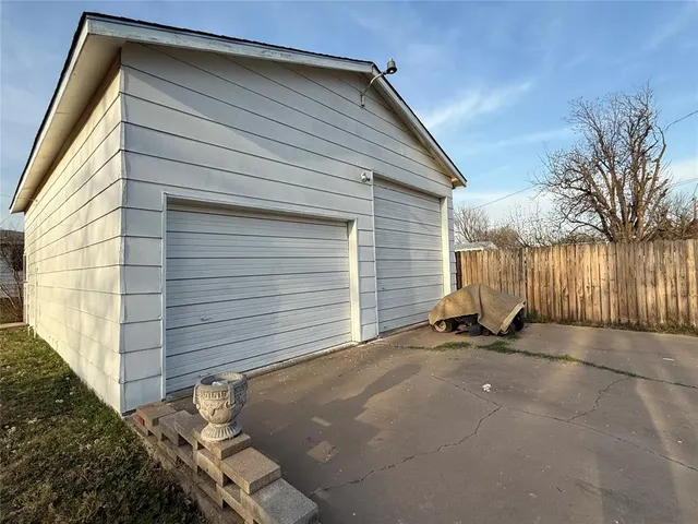 Photo 5 — 306 10th Street, Snyder, OK 73566