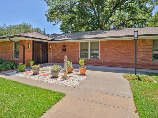 Photo 2 — 810 Hoover Street, Norman, OK 73072