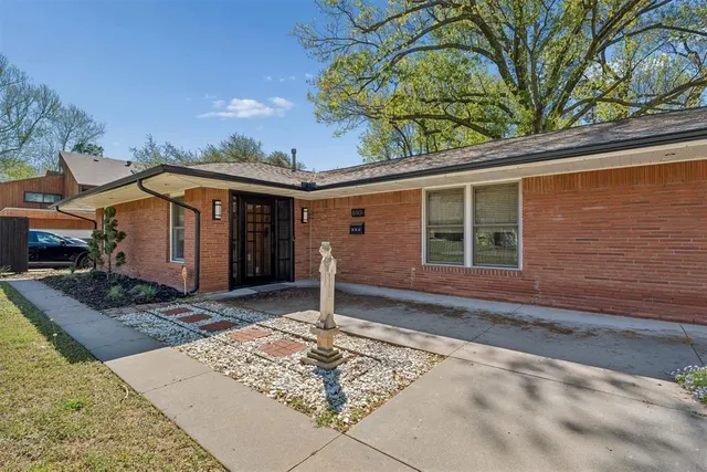 Front exterior — 810 Hoover Street, Norman, OK 73072
