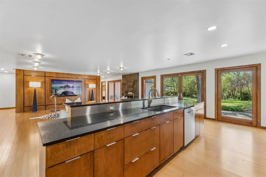 Photo 13 — 810 Hoover Street, Norman, OK 73072