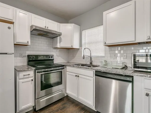 Photo 3 — 1615 NW 1st Street A & B, Oklahoma City, OK 73106