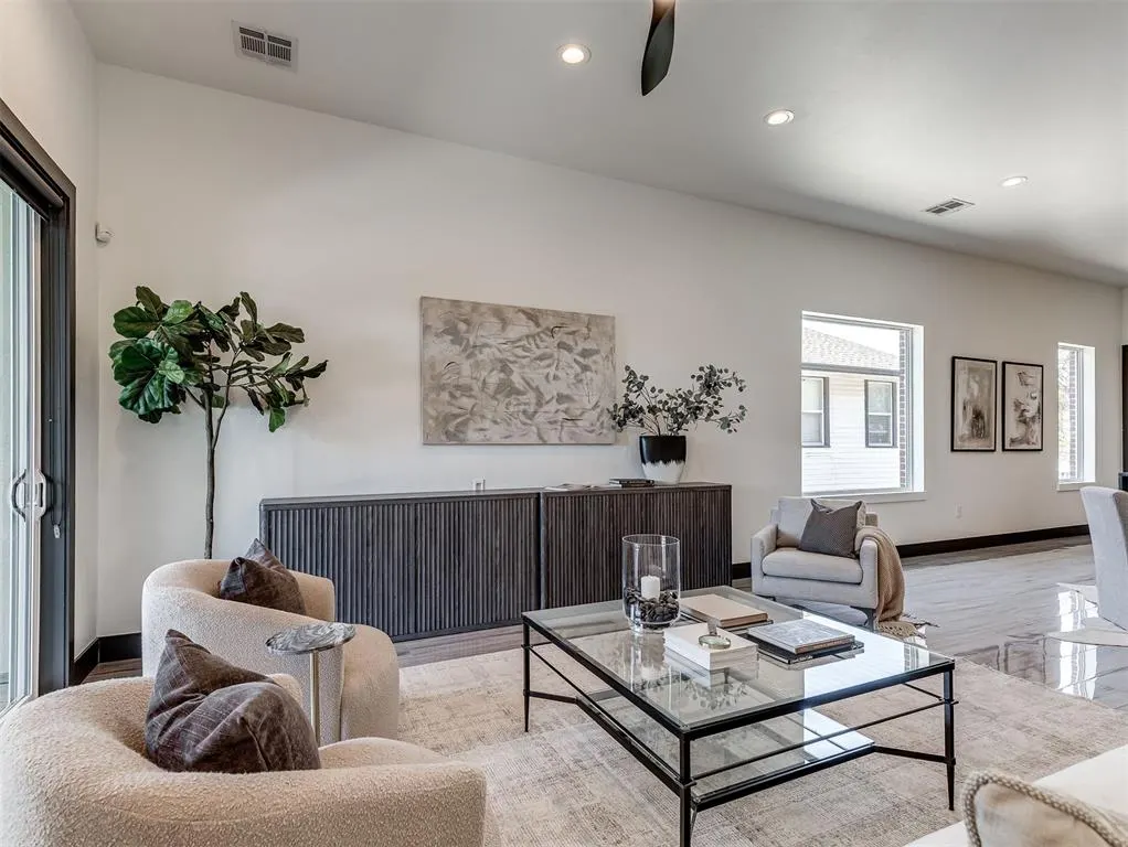 Photo 13 — 911 NW 13 Street A, Oklahoma City, OK 73106
