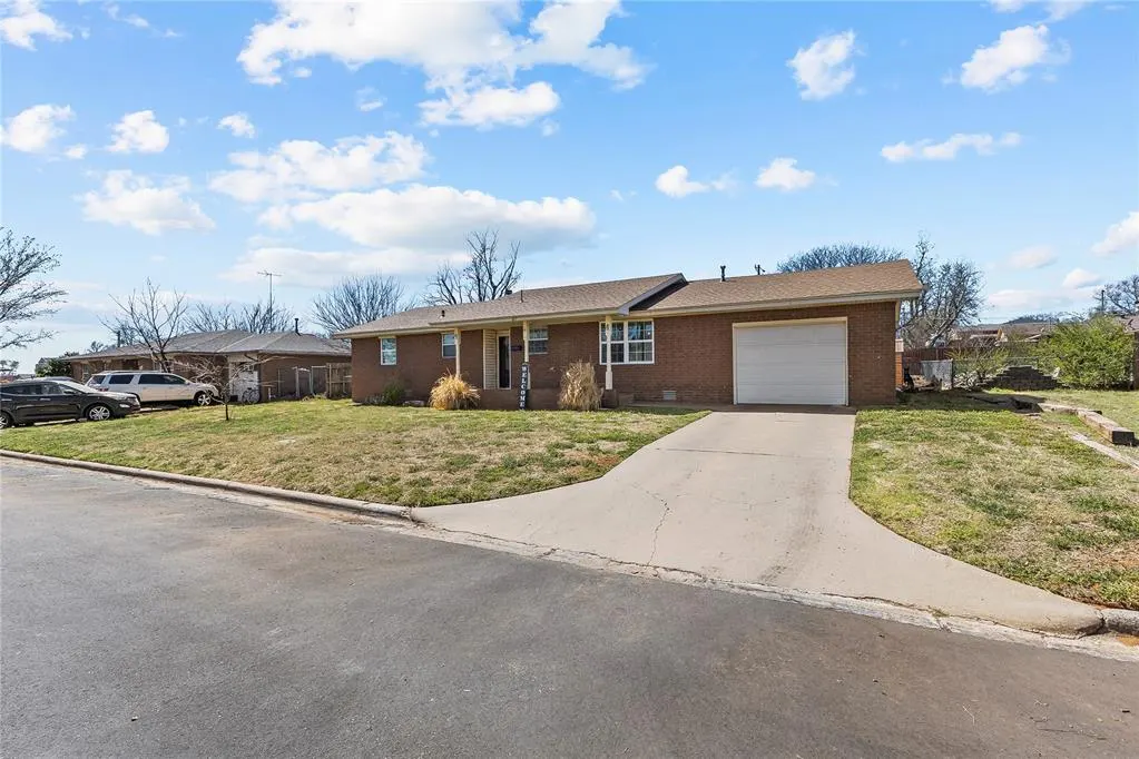 Photo 2 — 617 N Nevada Street, Weatherford, OK 73096