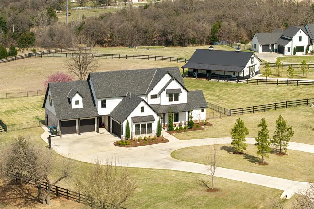 Front exterior — 9917 E 33rd Street, Jones, OK 73049