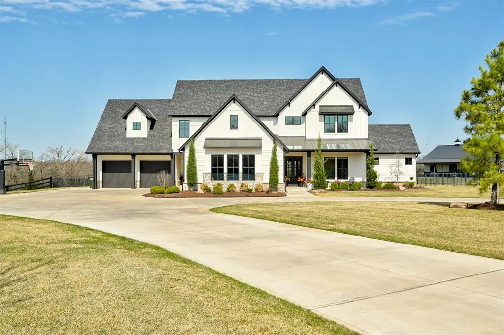 Photo 2 — 9917 E 33rd Street, Jones, OK 73049