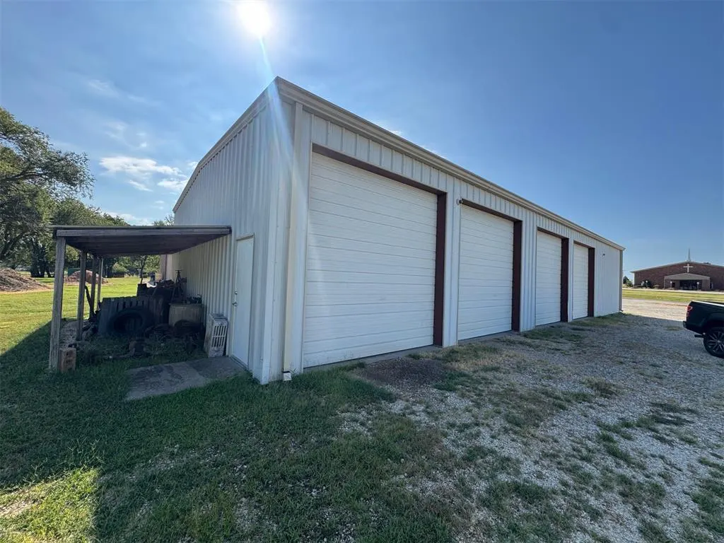 Photo 2 — 2028 E Macarthur Street, Shawnee, OK 74804