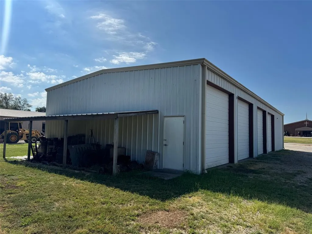 Photo 3 — 2028 E Macarthur Street, Shawnee, OK 74804