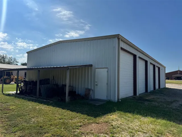 Photo 3 — 2028 E Macarthur Street, Shawnee, OK 74804