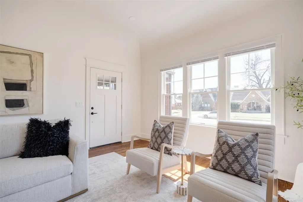 Photo 9 — 809 NE 17th Street, Oklahoma City, OK 73105