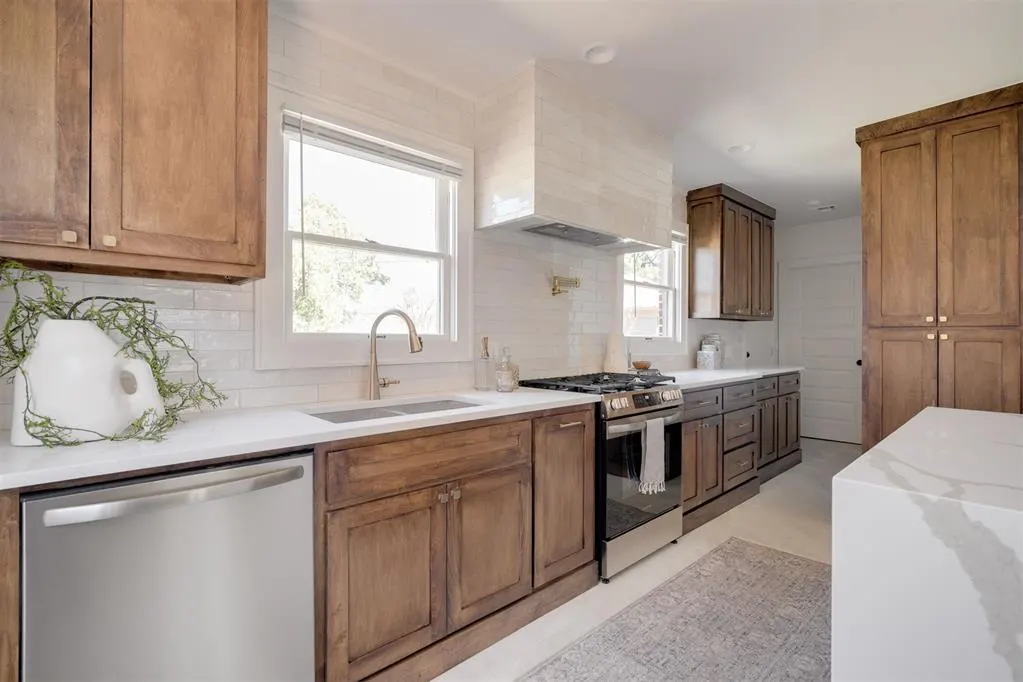 Photo 15 — 809 NE 17th Street, Oklahoma City, OK 73105