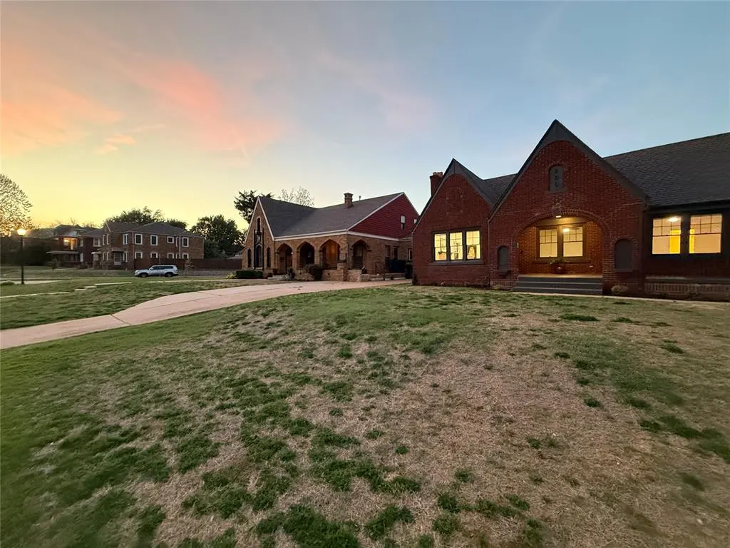 Photo 2 — 809 NE 17th Street, Oklahoma City, OK 73105
