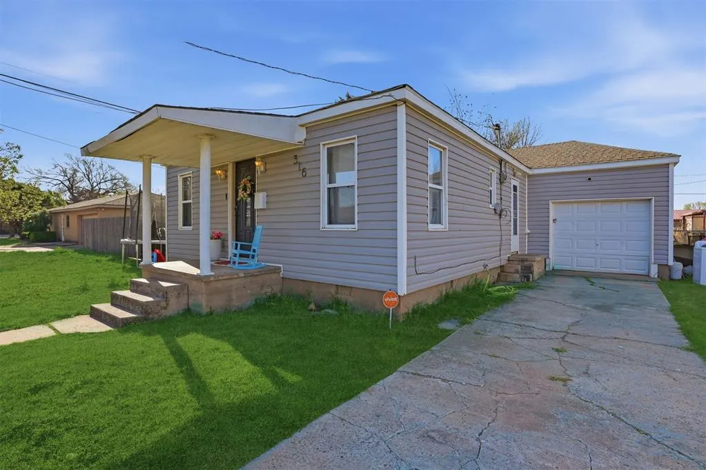 Photo 2 — 316 W 6th Street, Cordell, OK 73632