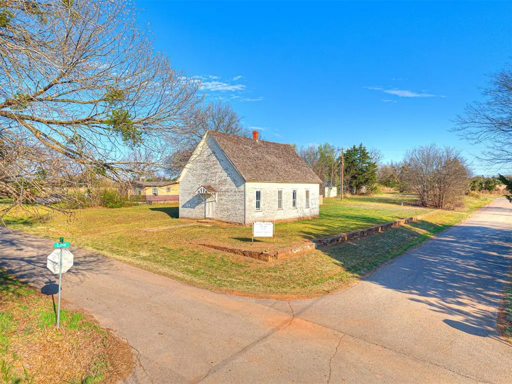 Photo 2 — 201 W 4th Street, Arcadia, OK 73007