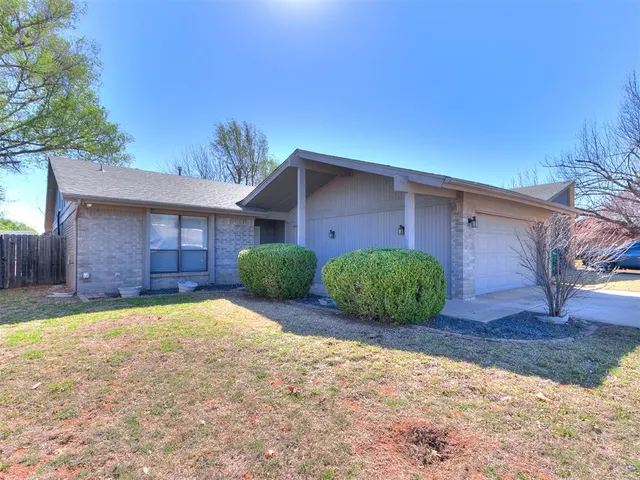 Photo 2 — 12424 Clarence Court, Oklahoma City, OK 73142
