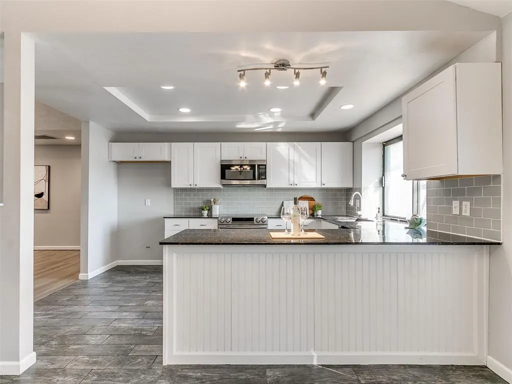 Photo 11 — 12424 Clarence Court, Oklahoma City, OK 73142