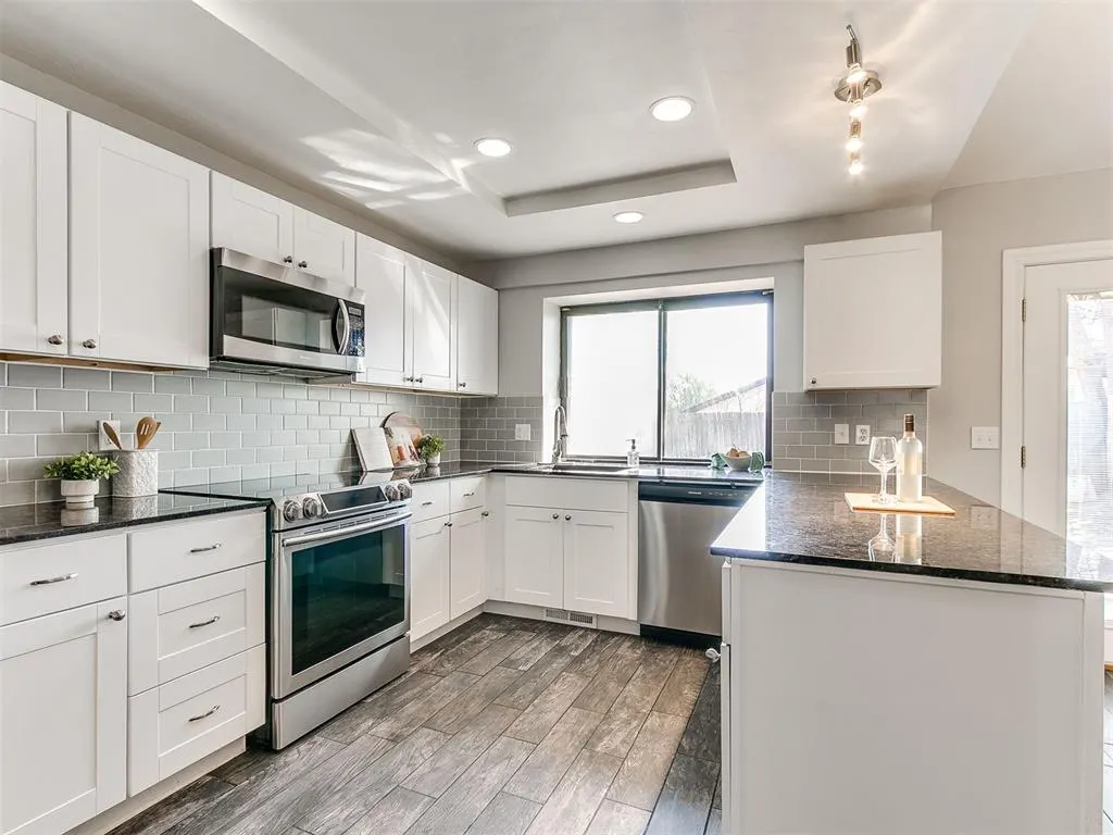 Photo 12 — 12424 Clarence Court, Oklahoma City, OK 73142