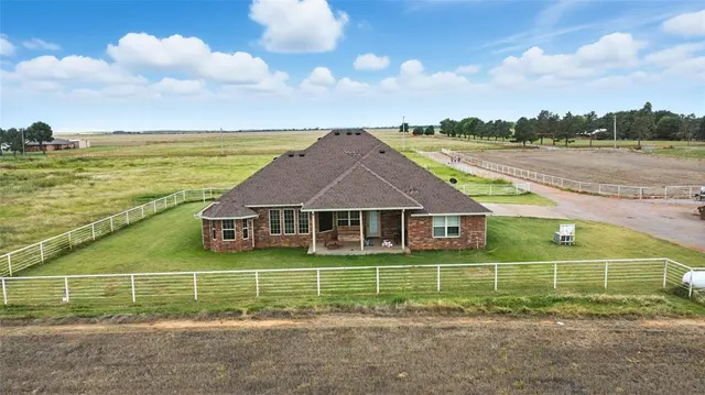 Photo 2 — 21321 E 1290 Road, Sentinel, OK 73664
