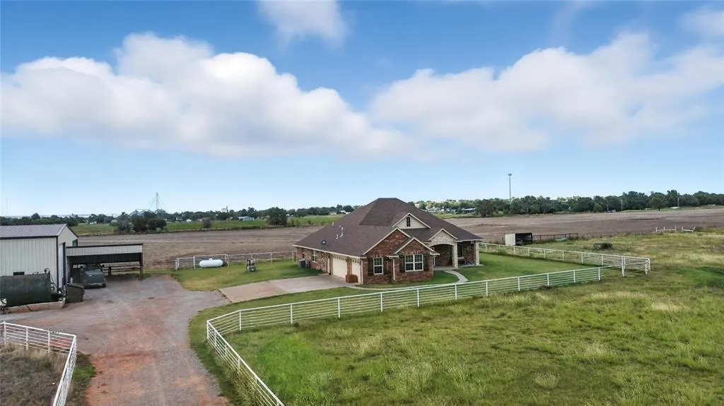 Photo 4 — 21321 E 1290 Road, Sentinel, OK 73664