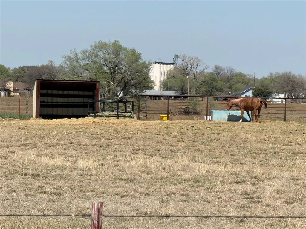Photo 8 — 21321 E 1290 Road, Sentinel, OK 73664