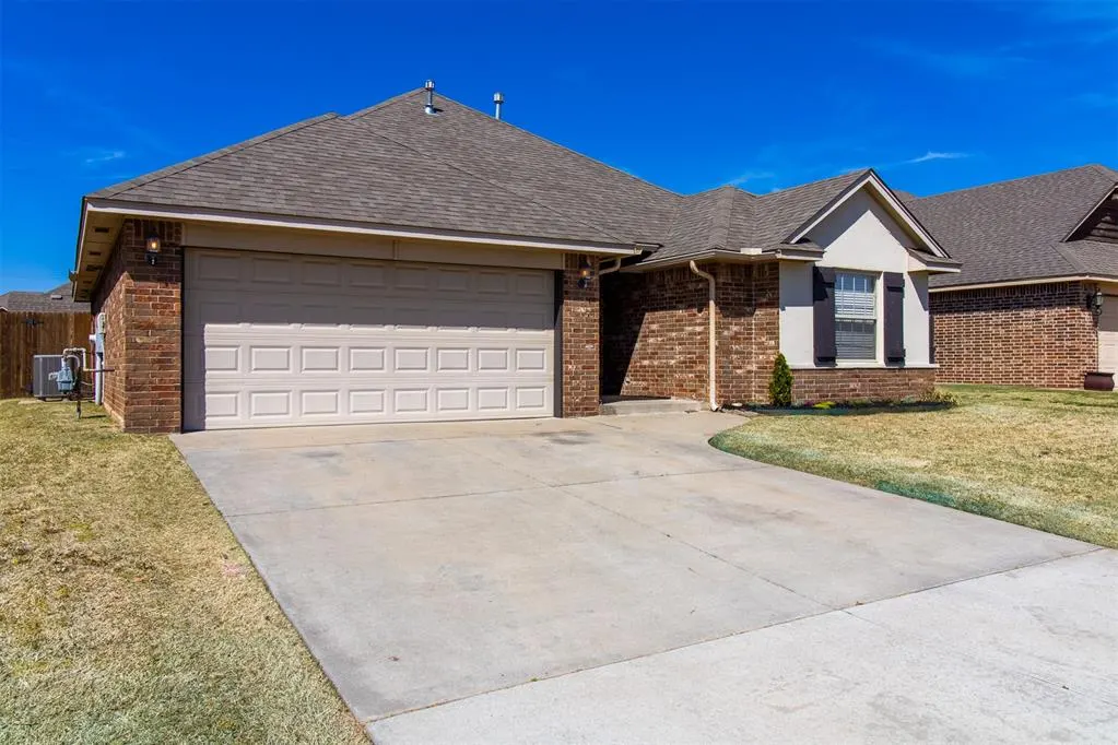 Photo 13 — 2305 Makaila Way, Yukon, OK 73099