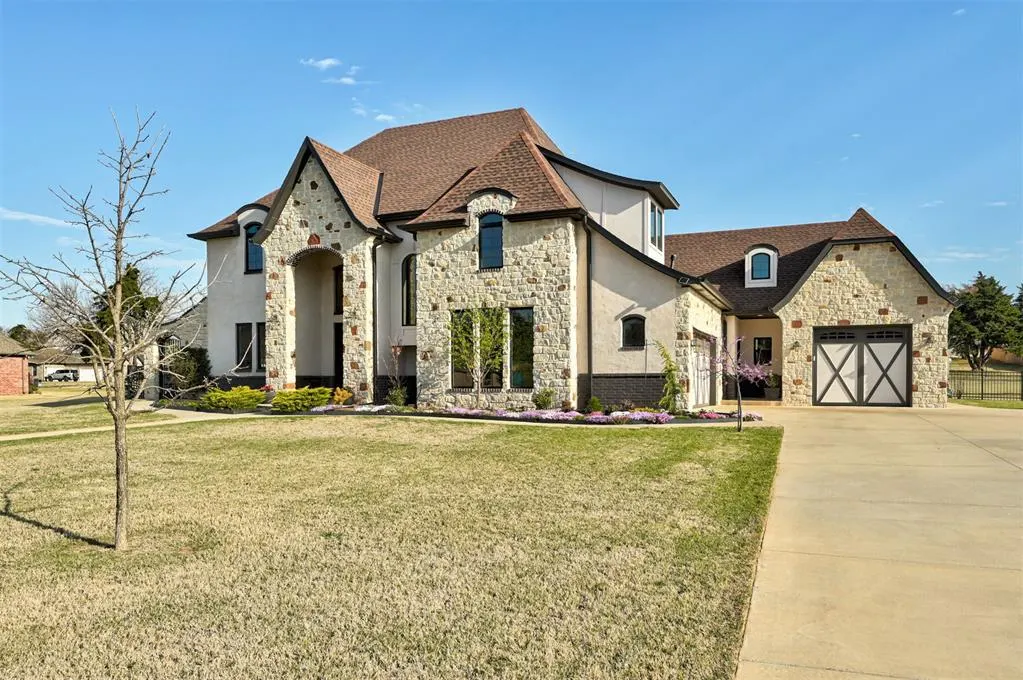 Photo 3 — 8933 SW 111th Street, Oklahoma City, OK 73173