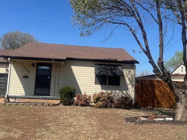 Front exterior — 1029 E Walnut Street, Altus, OK 73521