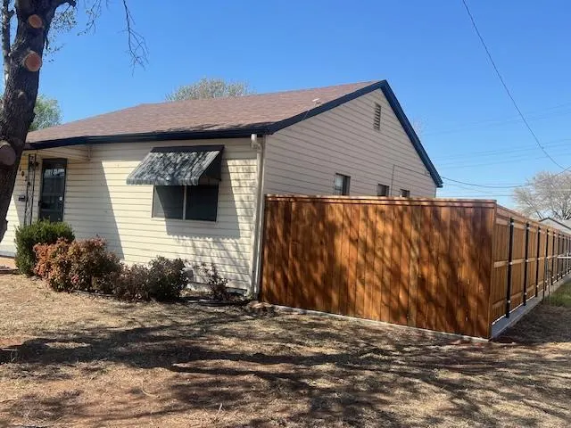 Photo 2 — 1029 E Walnut Street, Altus, OK 73521