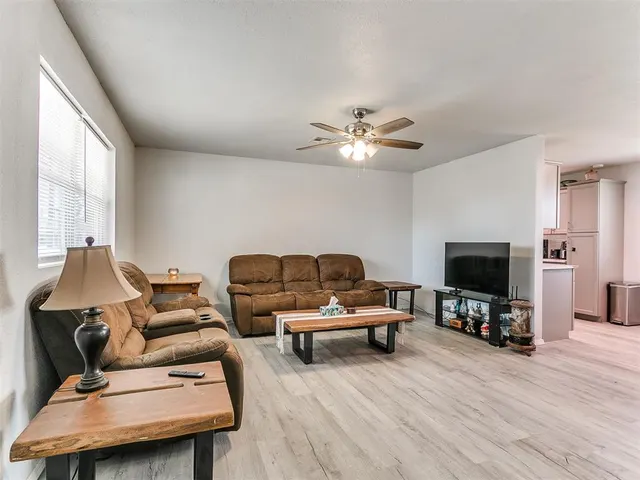 Photo 4 — 121 W Fourth Street, Union City, OK 73090