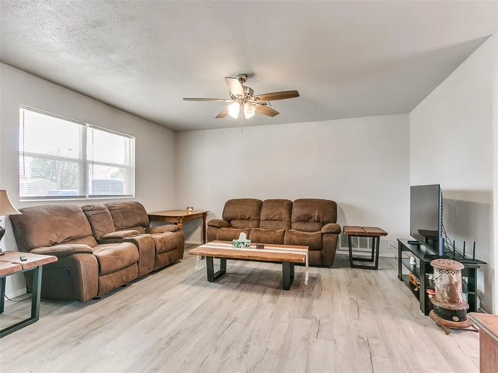 Photo 5 — 121 W Fourth Street, Union City, OK 73090