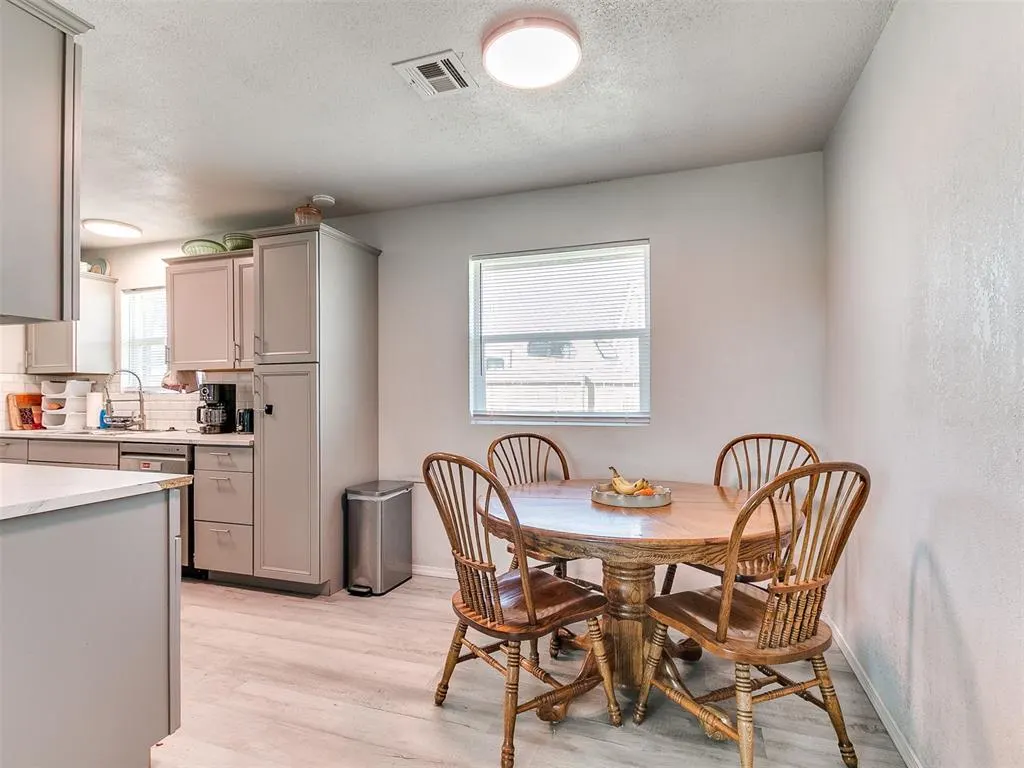 Photo 6 — 121 W Fourth Street, Union City, OK 73090