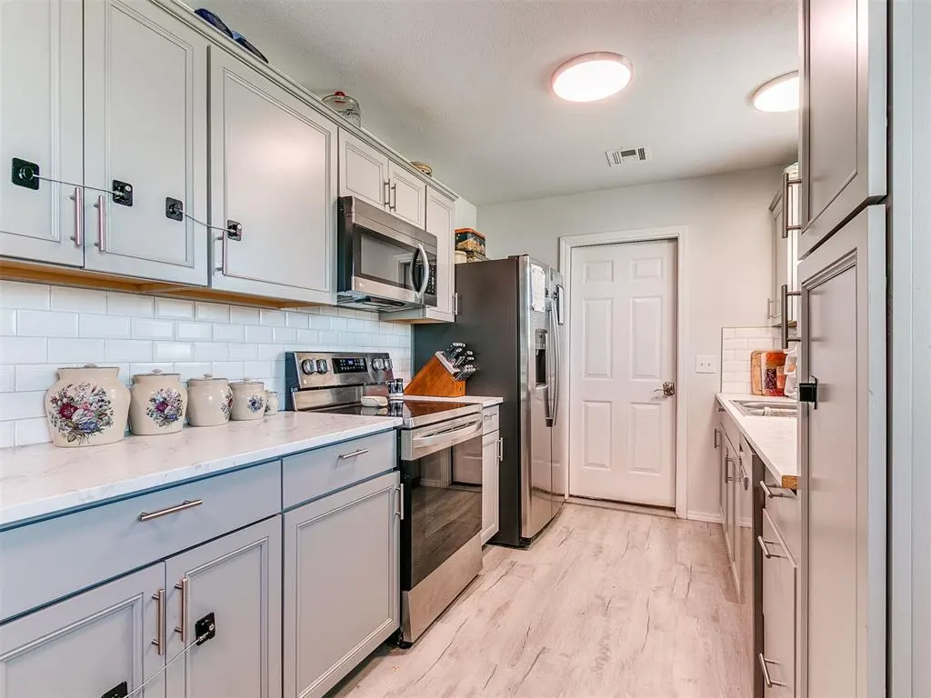 Photo 7 — 121 W Fourth Street, Union City, OK 73090