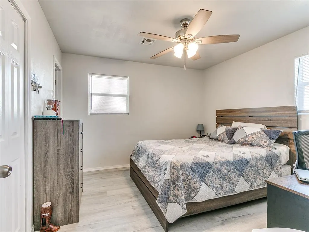 Photo 10 — 121 W Fourth Street, Union City, OK 73090