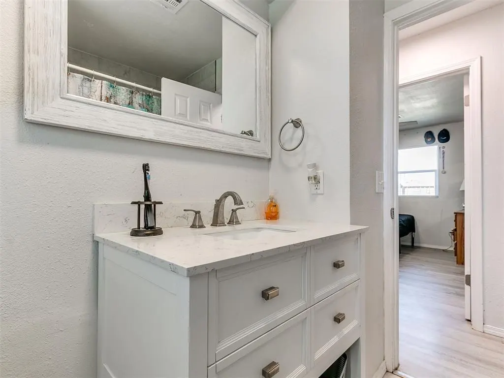 Photo 13 — 121 W Fourth Street, Union City, OK 73090