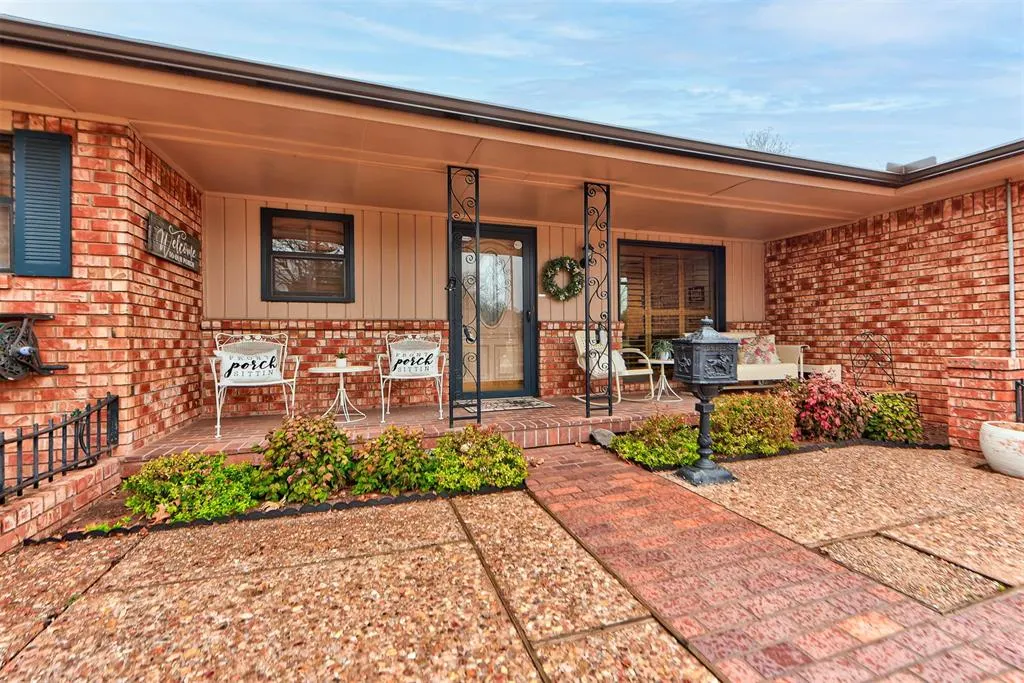 Front exterior — 115 Briarwood Street, Moore, OK 73160