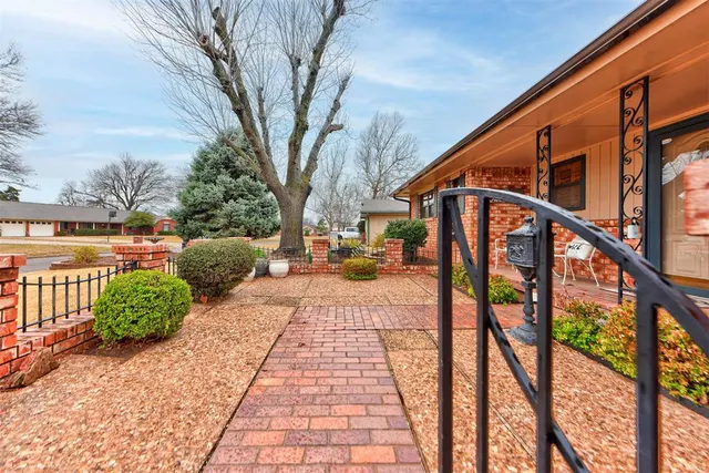 Photo 2 — 115 Briarwood Street, Moore, OK 73160