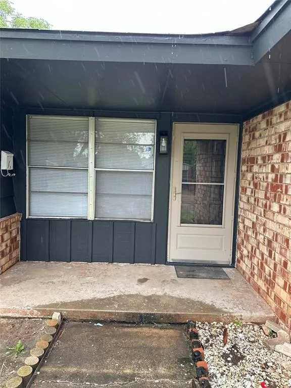 Photo 3 — 808 Hedge Drive, Midwest City, OK 73110