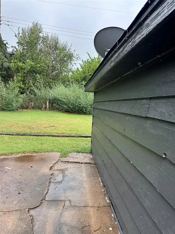 Photo 17 — 808 Hedge Drive, Midwest City, OK 73110