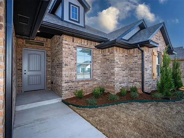 Photo 4 — 1948 W Crossbow Way, Mustang, OK 73064