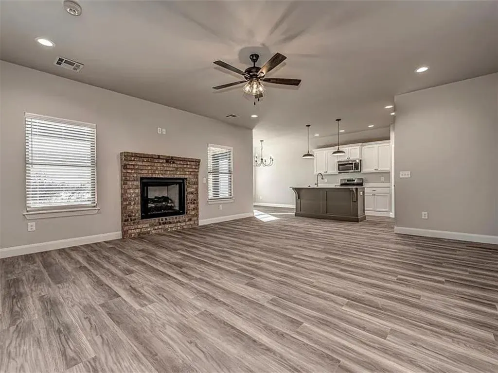 Photo 5 — 1948 W Crossbow Way, Mustang, OK 73064