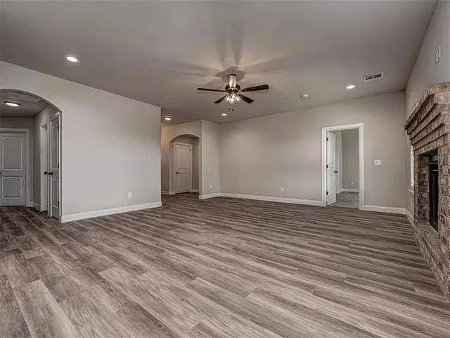 Photo 6 — 1948 W Crossbow Way, Mustang, OK 73064