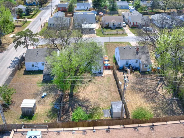 Photo 5 — 903 Garver Street, Norman, OK 73069