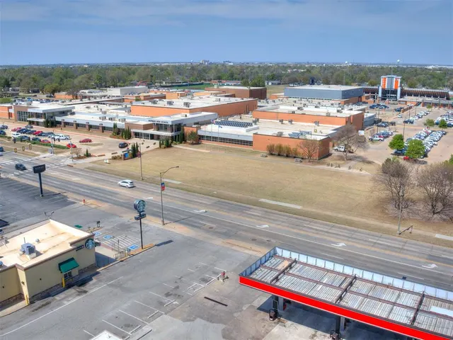 Photo 7 — 903 Garver Street, Norman, OK 73069