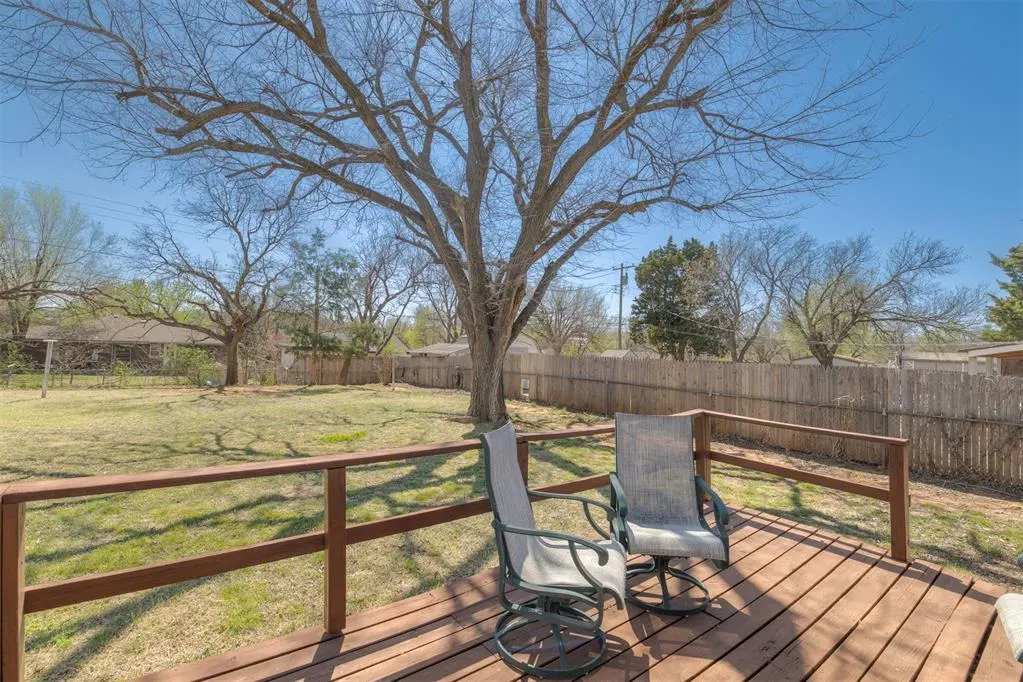 Photo 4 — 2804 Lancaster Lane, Oklahoma City, OK 73116