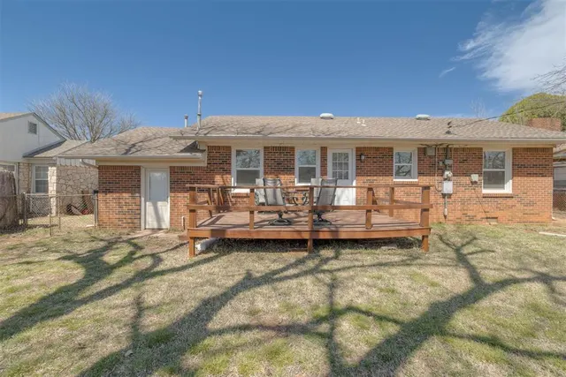 Photo 5 — 2804 Lancaster Lane, Oklahoma City, OK 73116