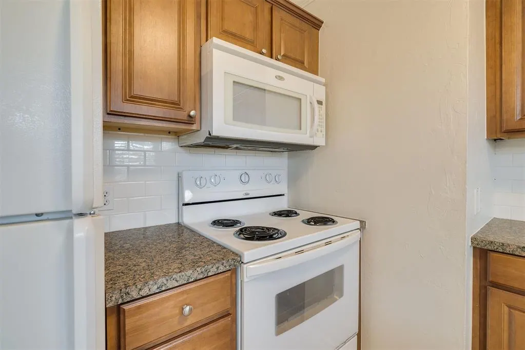 Photo 19 — 2804 Lancaster Lane, Oklahoma City, OK 73116
