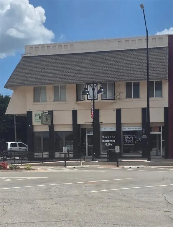 Front exterior — 102 W Main Street 104, Purcell, OK 73080