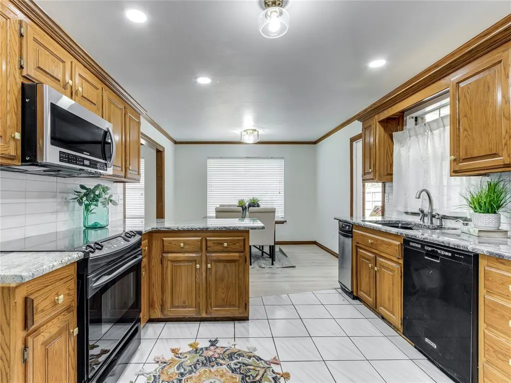 Photo 12 — 11809 Chelsea Chase, Oklahoma City, OK 73170