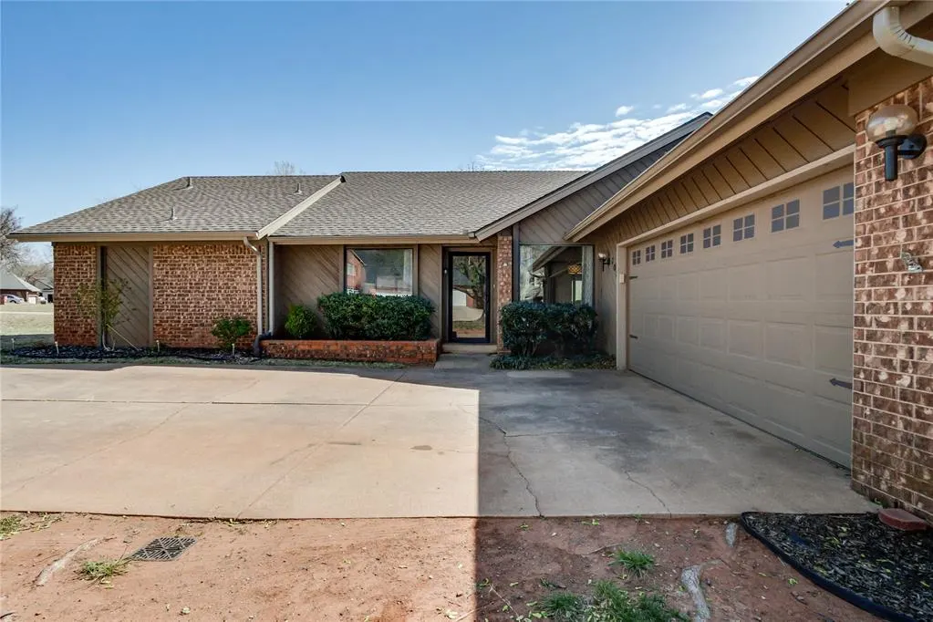 Photo 3 — 308 Antelope Trail, Edmond, OK 73012
