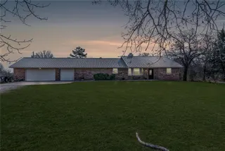 Sold home at 7922 N County Line Avenue